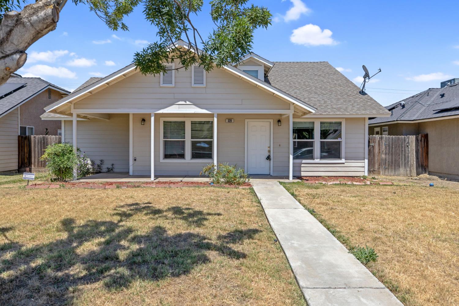 328 S P St, Dinuba, CA 93618