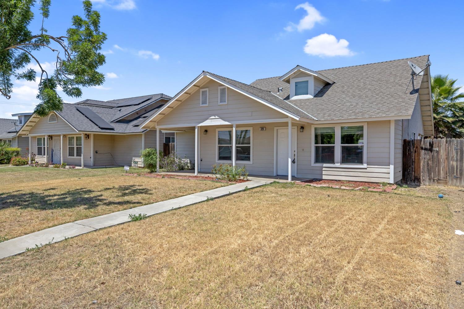 328 S P St, Dinuba, CA 93618