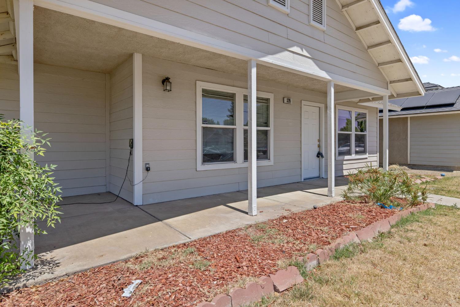 328 S P St, Dinuba, CA 93618