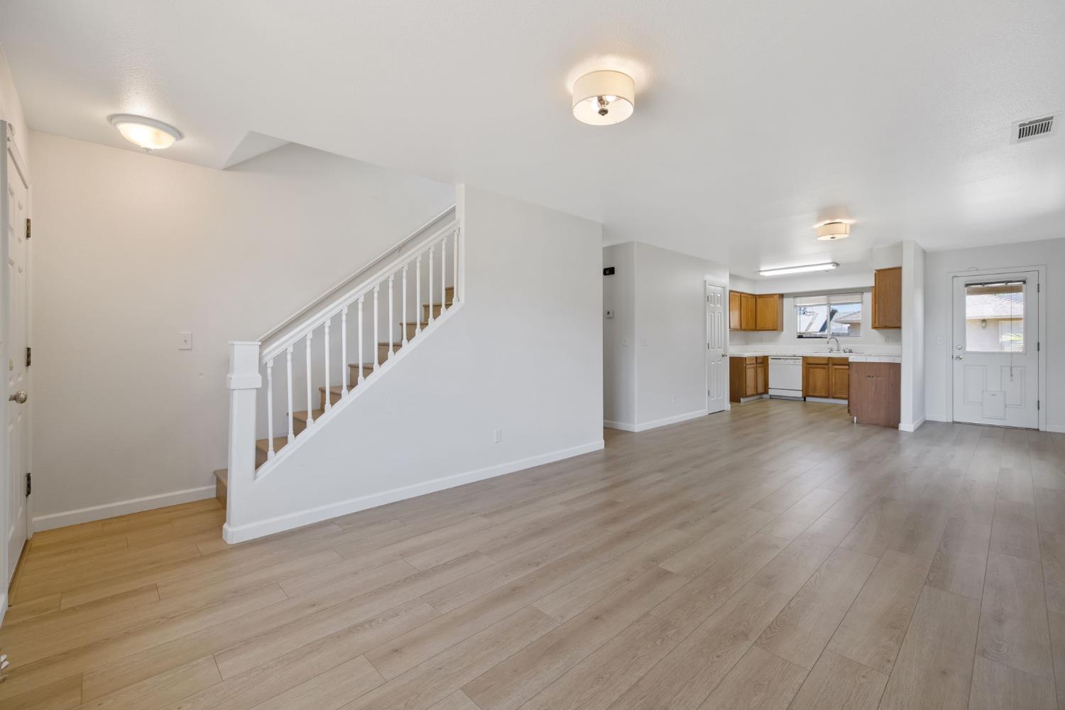 328 S P St, Dinuba, CA 93618