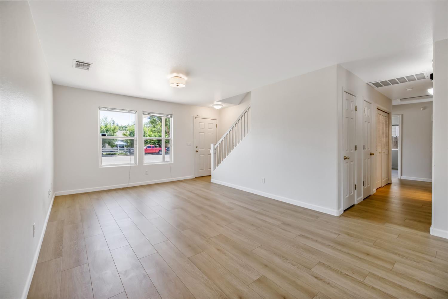 328 S P St, Dinuba, CA 93618