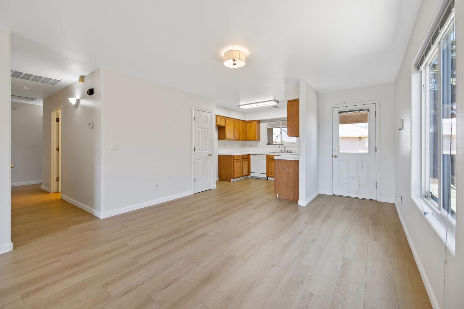 328 S P St, Dinuba, CA 93618