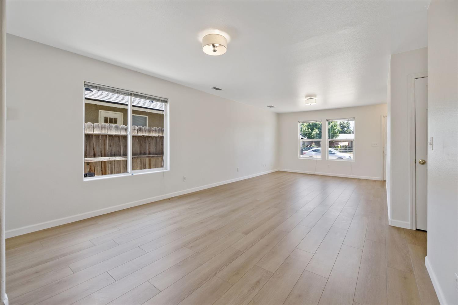 328 S P St, Dinuba, CA 93618