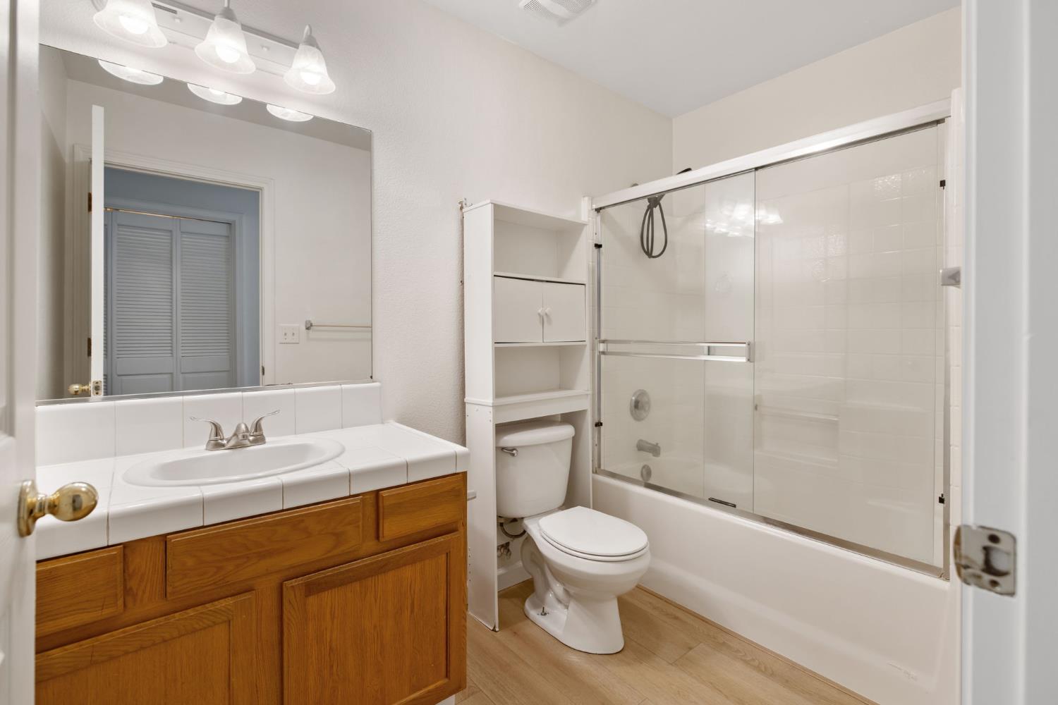 328 S P St, Dinuba, CA 93618