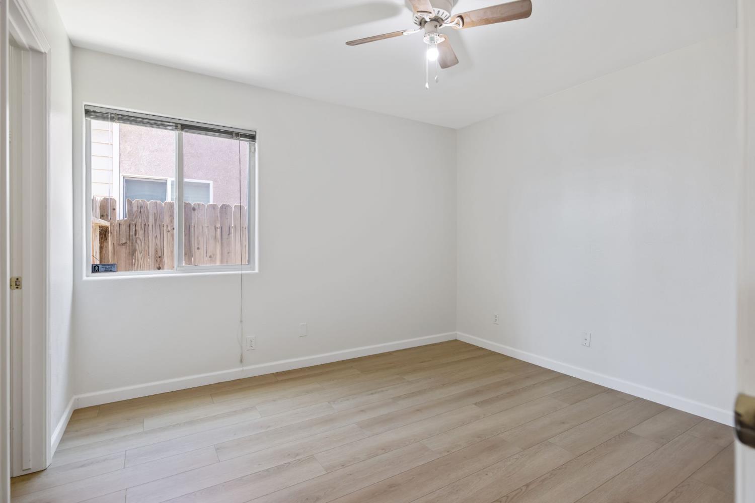 328 S P St, Dinuba, CA 93618