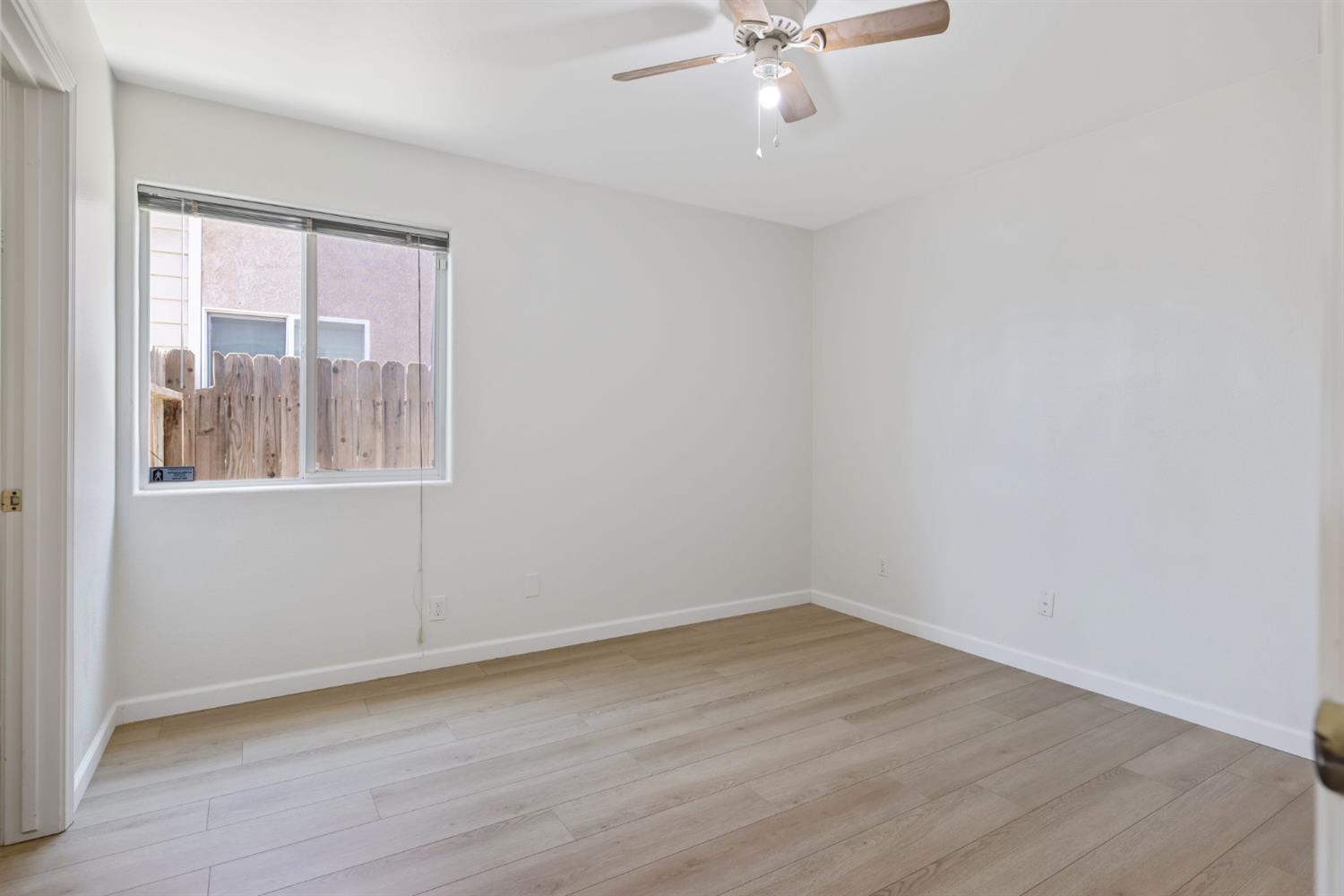 328 S P St, Dinuba, CA 93618