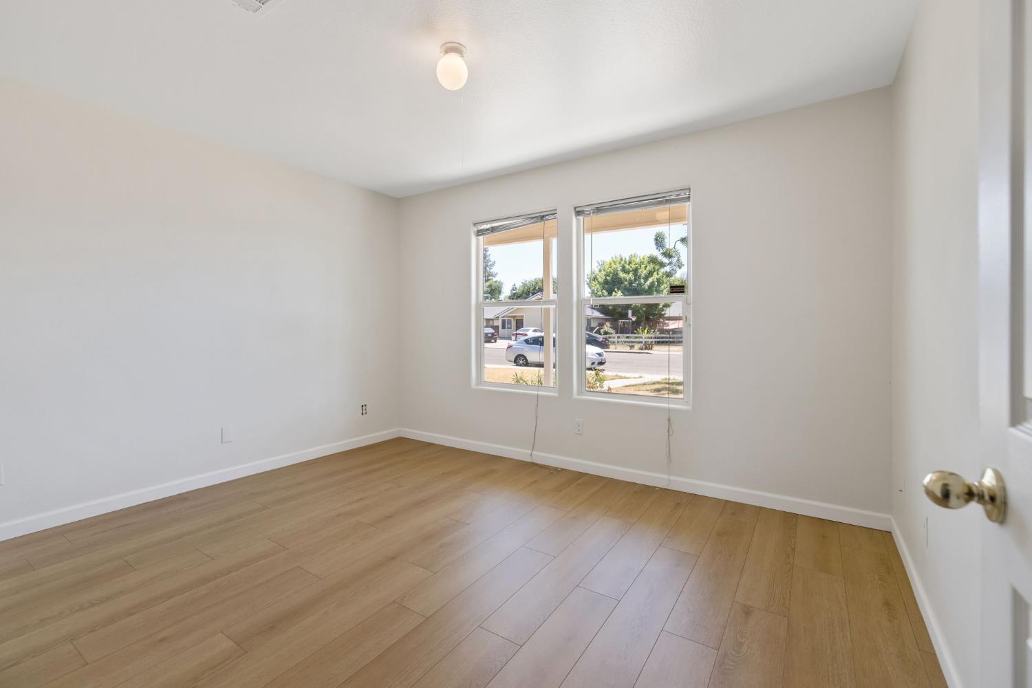 328 S P St, Dinuba, CA 93618