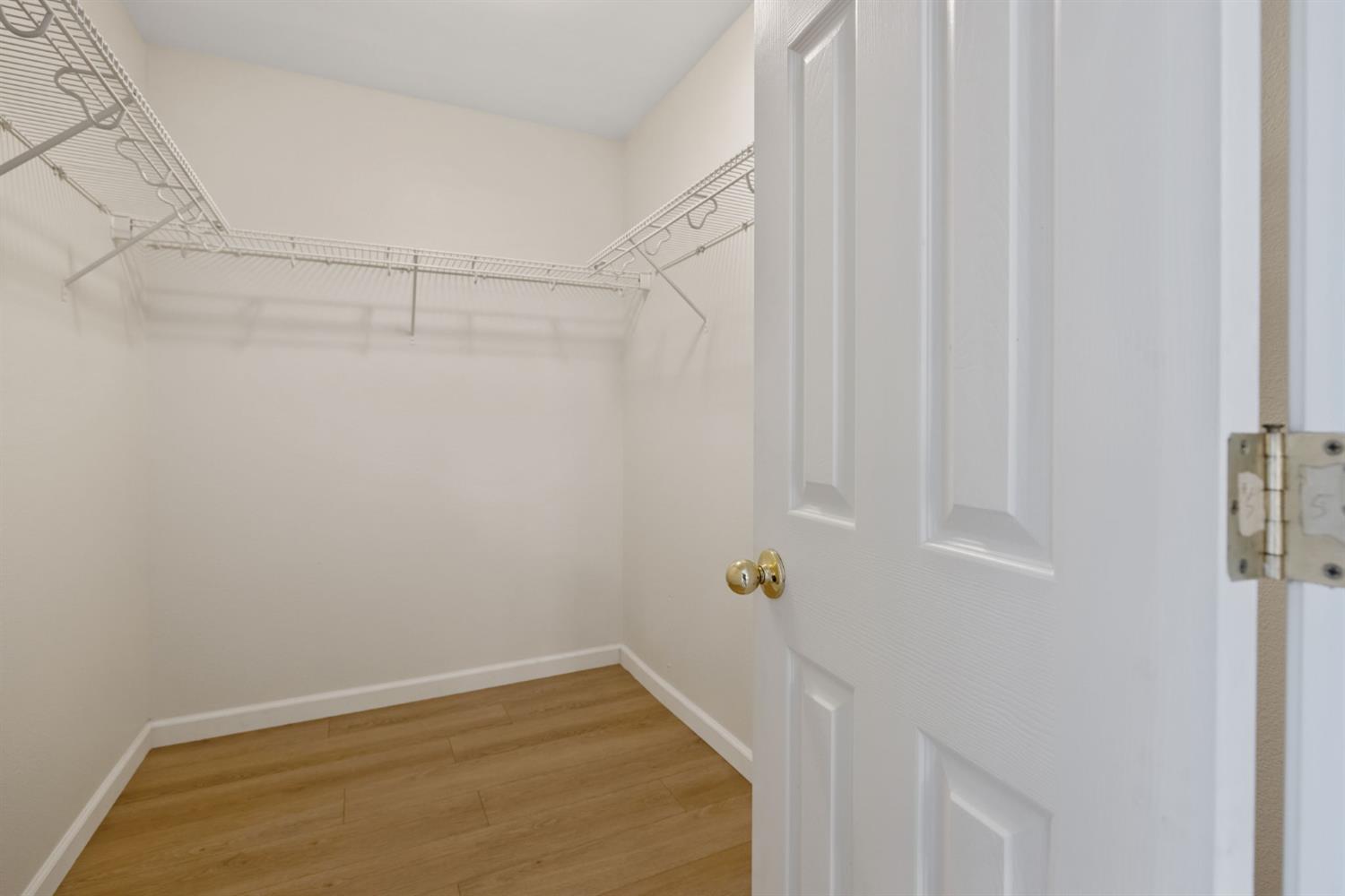 328 S P St, Dinuba, CA 93618