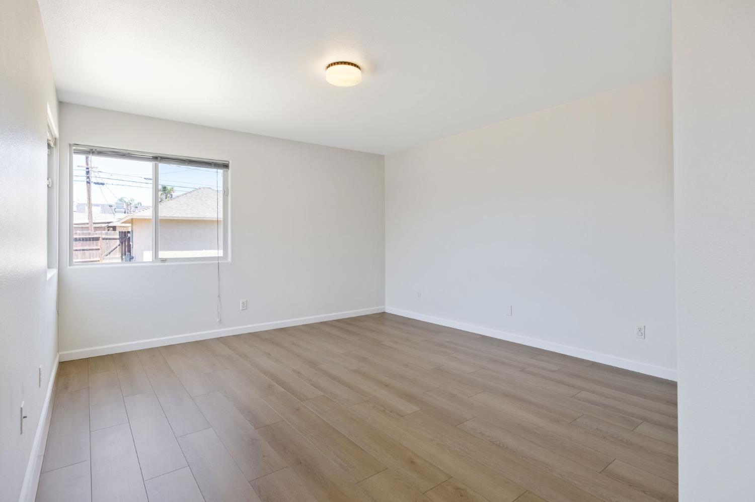 328 S P St, Dinuba, CA 93618