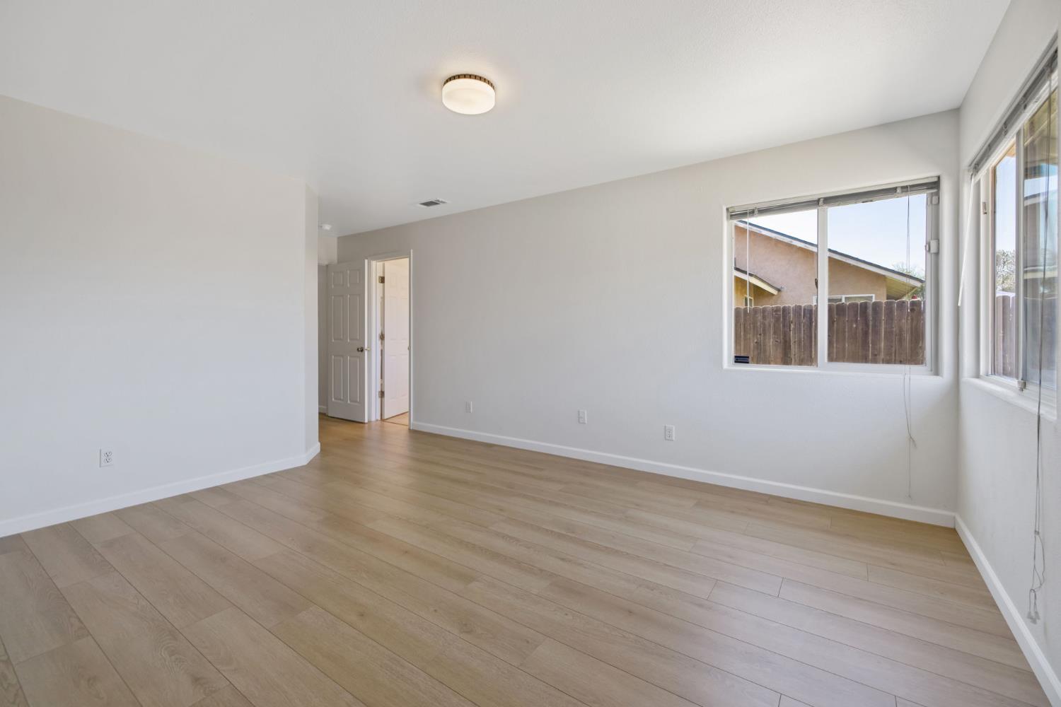 328 S P St, Dinuba, CA 93618