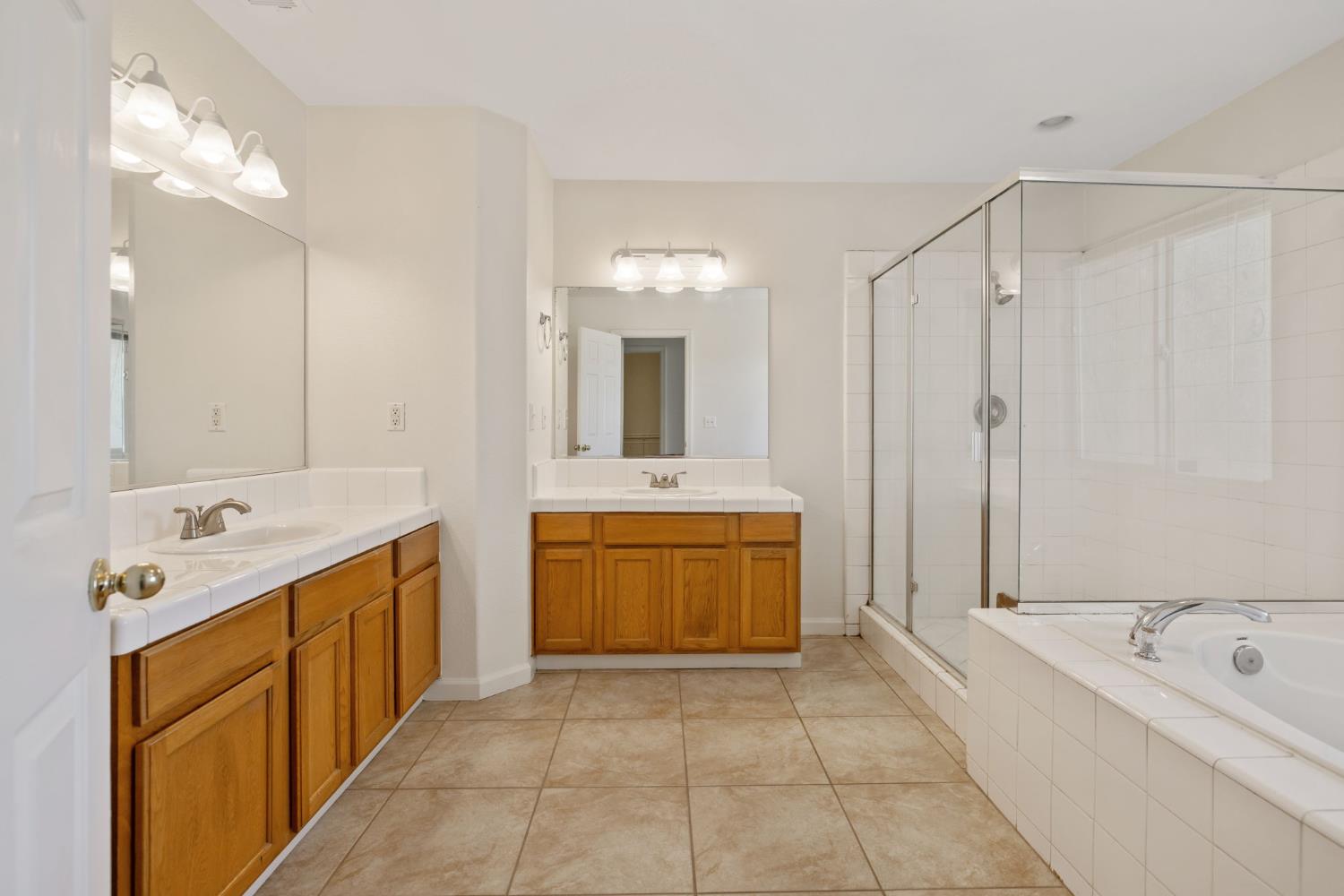 328 S P St, Dinuba, CA 93618
