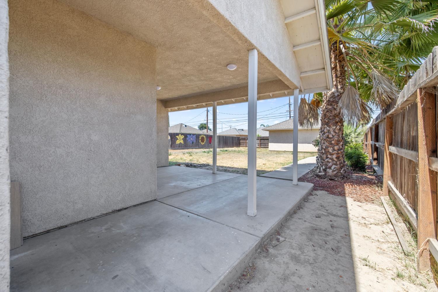 328 S P St, Dinuba, CA 93618