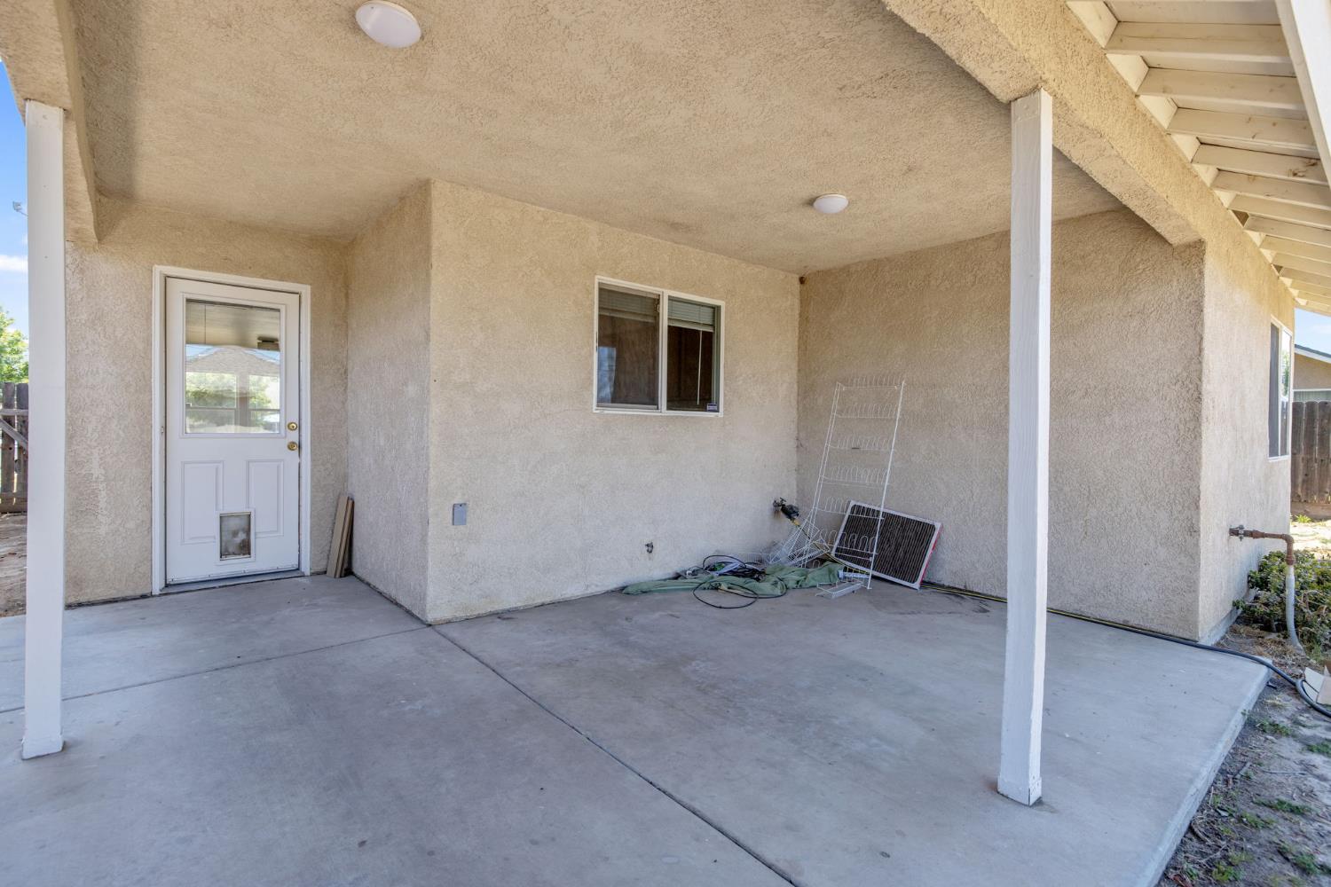 328 S P St, Dinuba, CA 93618