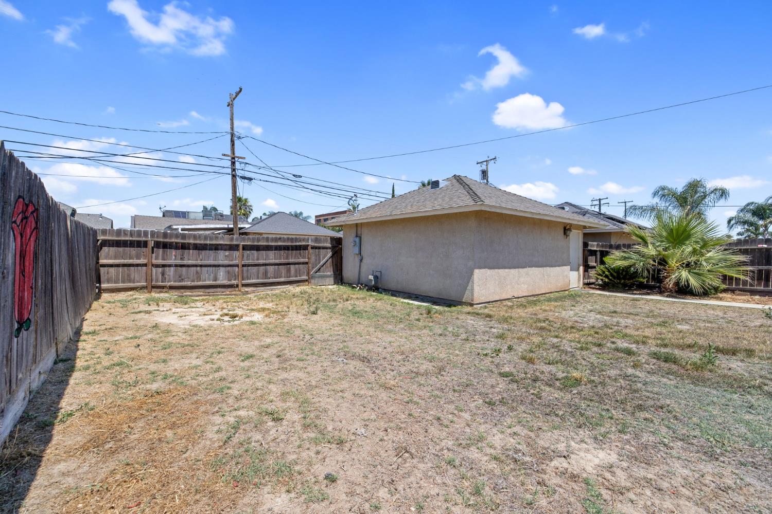 328 S P St, Dinuba, CA 93618