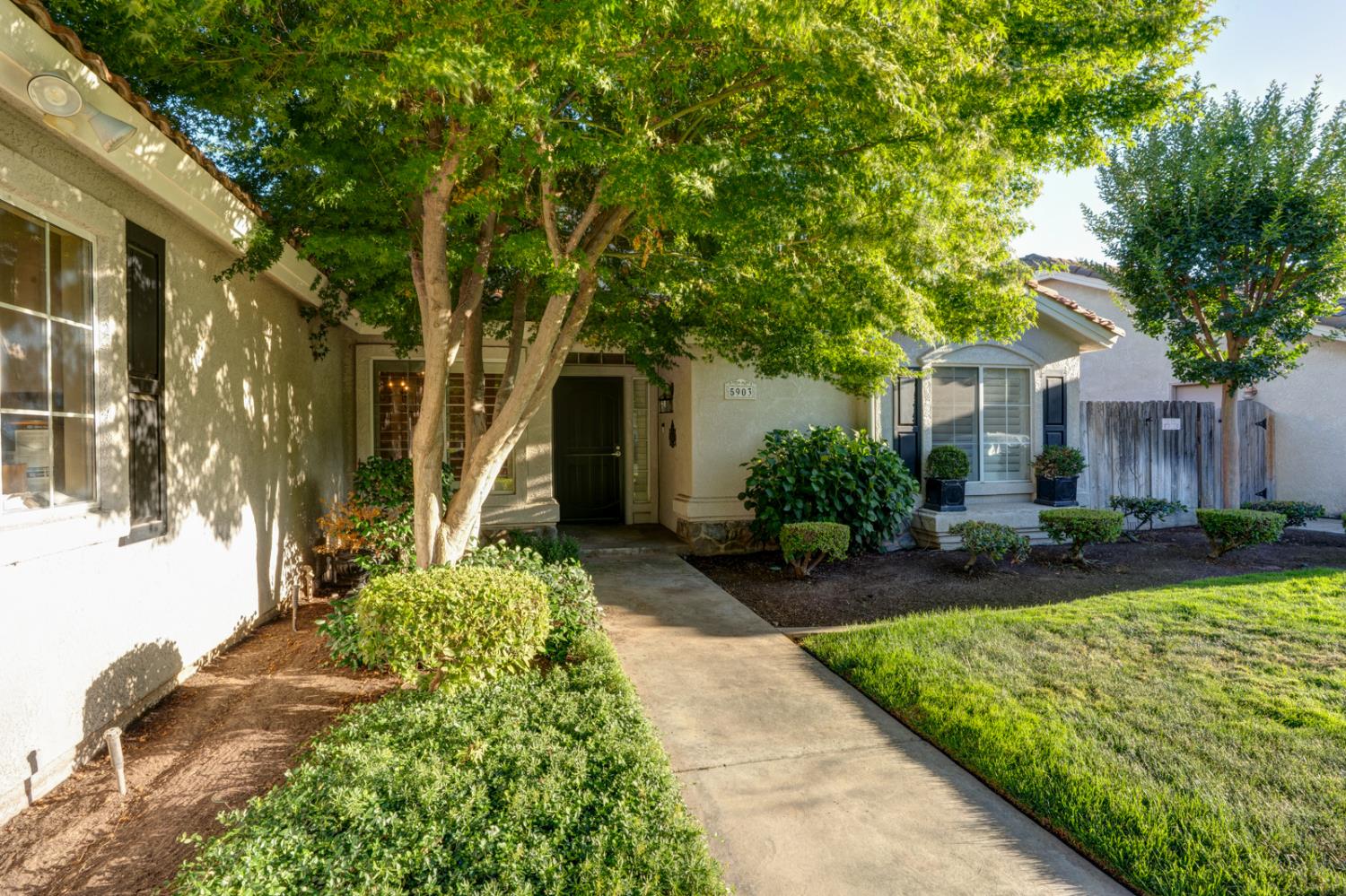5903 W Alluvial Ave, Fresno, CA 93722