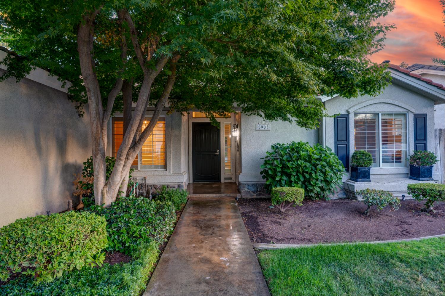 5903 W Alluvial Ave, Fresno, CA 93722