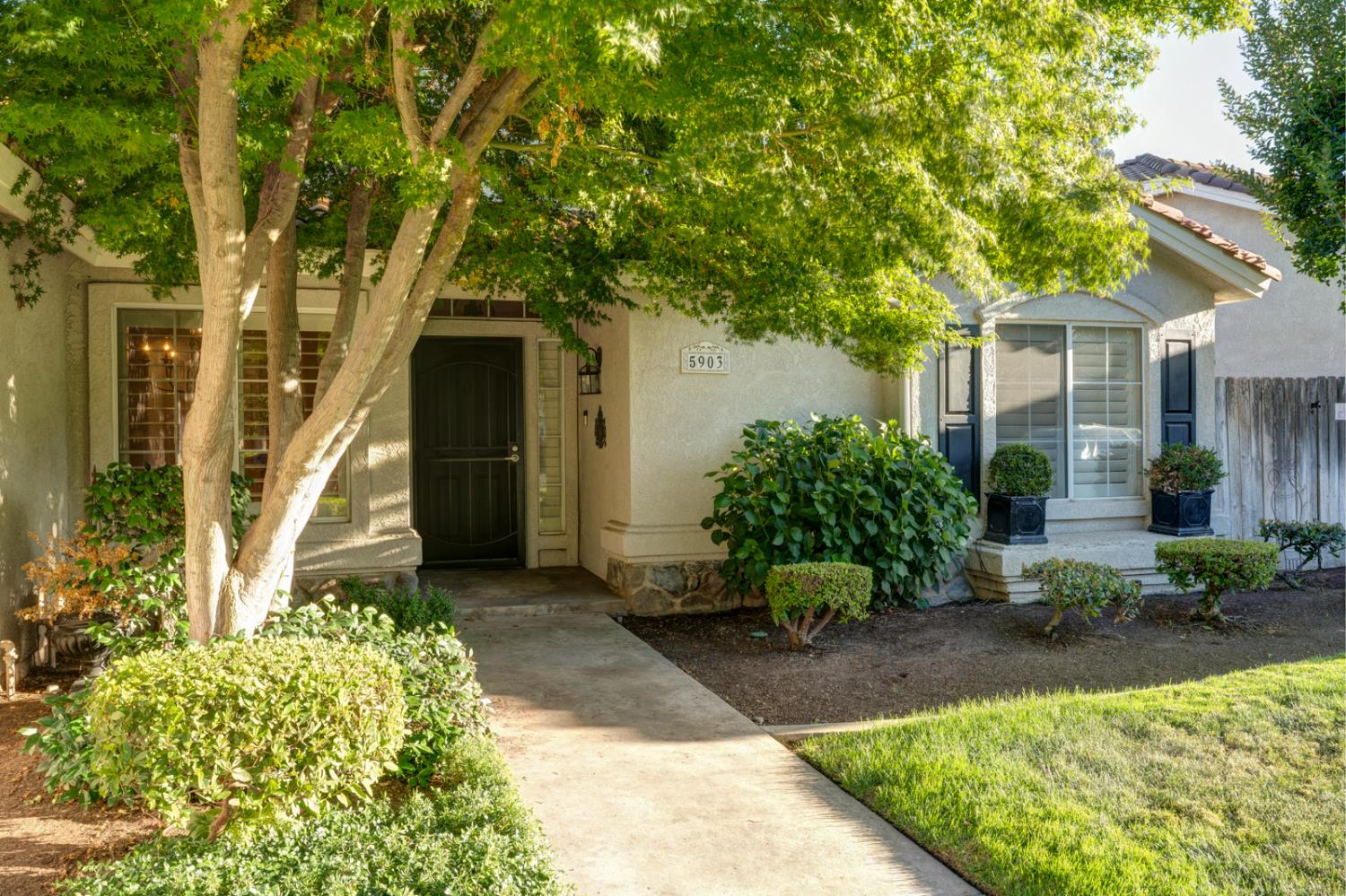 5903 W Alluvial Ave, Fresno, CA 93722