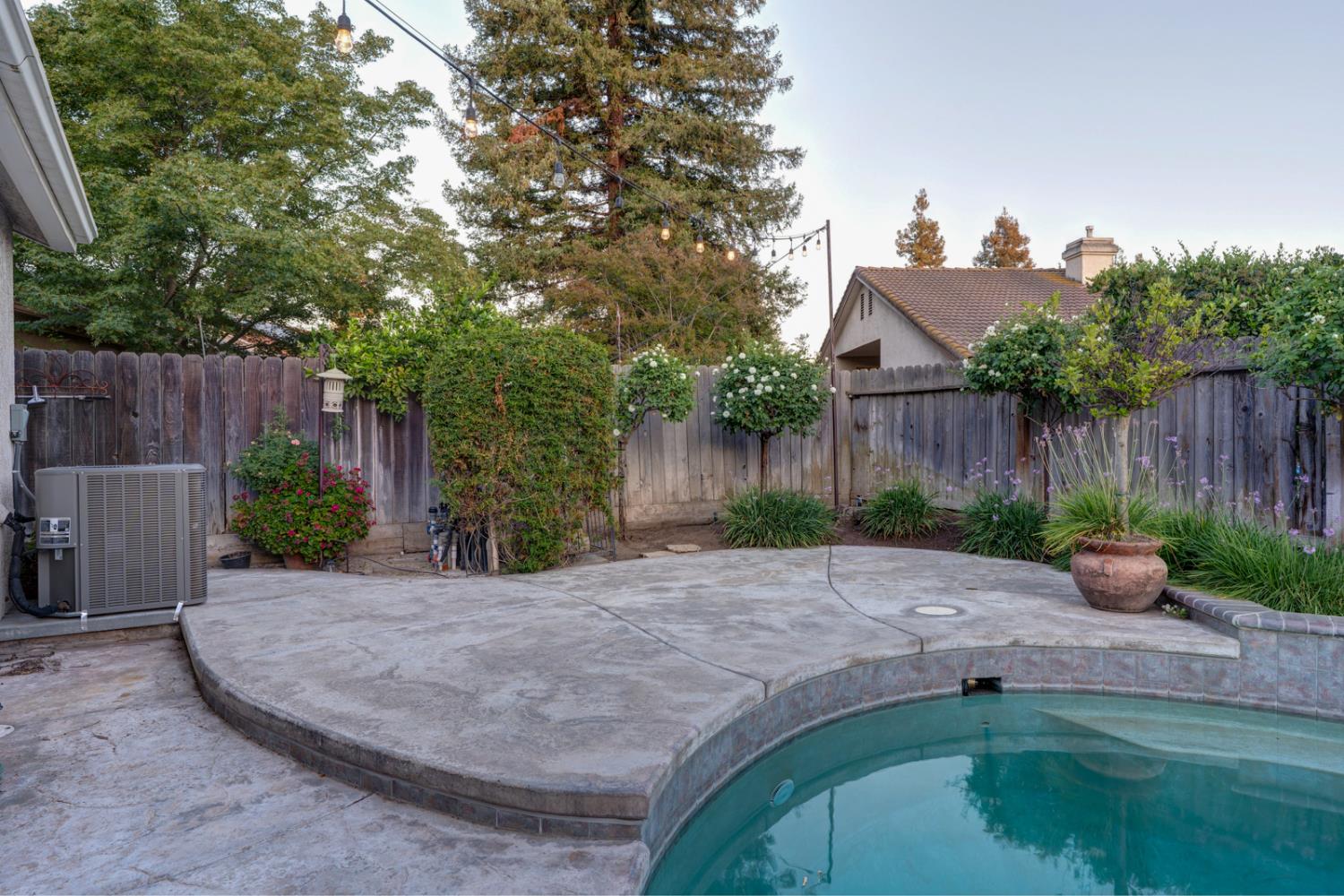 5903 W Alluvial Ave, Fresno, CA 93722