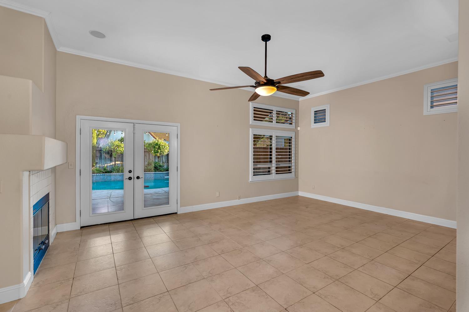 5903 W Alluvial Ave, Fresno, CA 93722
