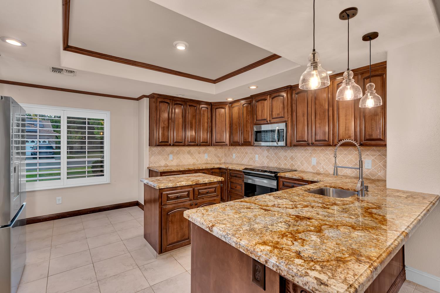 5903 W Alluvial Ave, Fresno, CA 93722