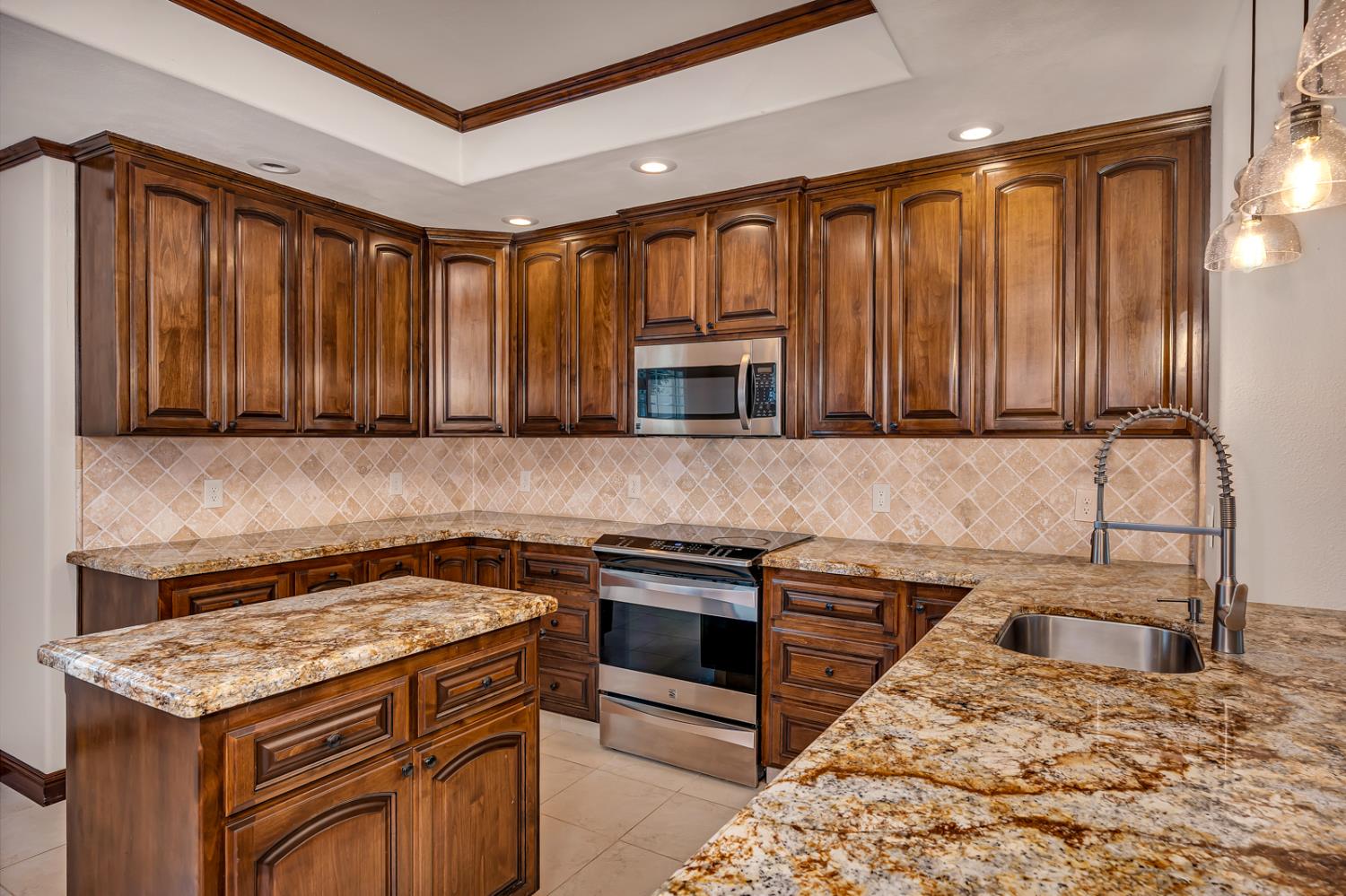 5903 W Alluvial Ave, Fresno, CA 93722