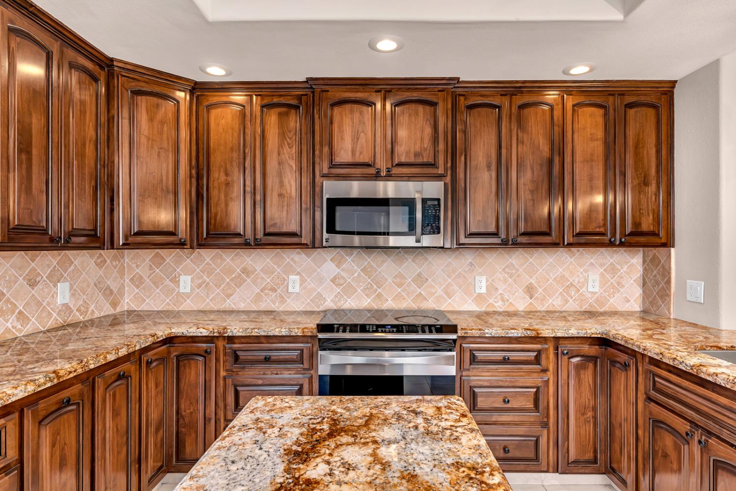 5903 W Alluvial Ave, Fresno, CA 93722