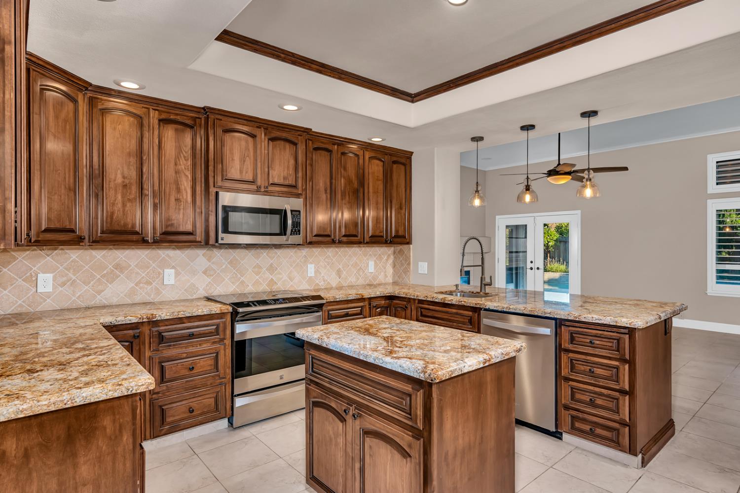 5903 W Alluvial Ave, Fresno, CA 93722