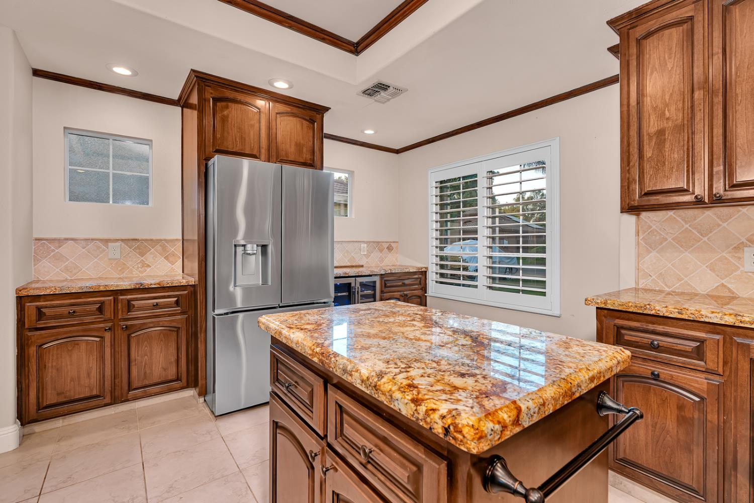 5903 W Alluvial Ave, Fresno, CA 93722