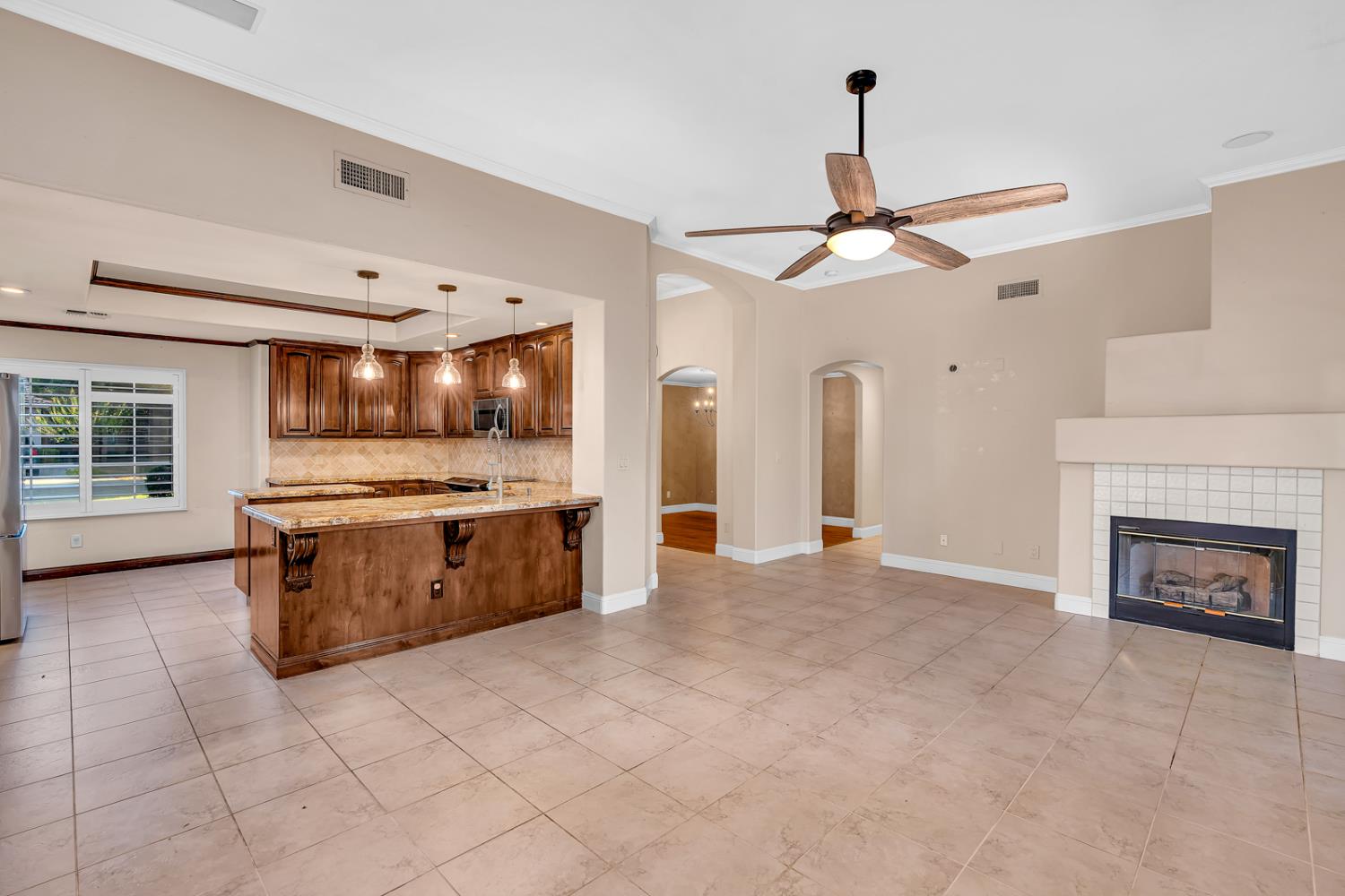 5903 W Alluvial Ave, Fresno, CA 93722