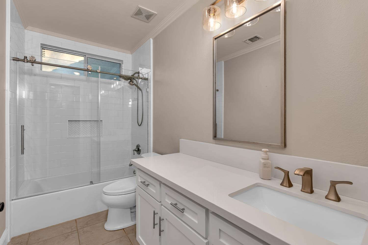 5903 W Alluvial Ave, Fresno, CA 93722