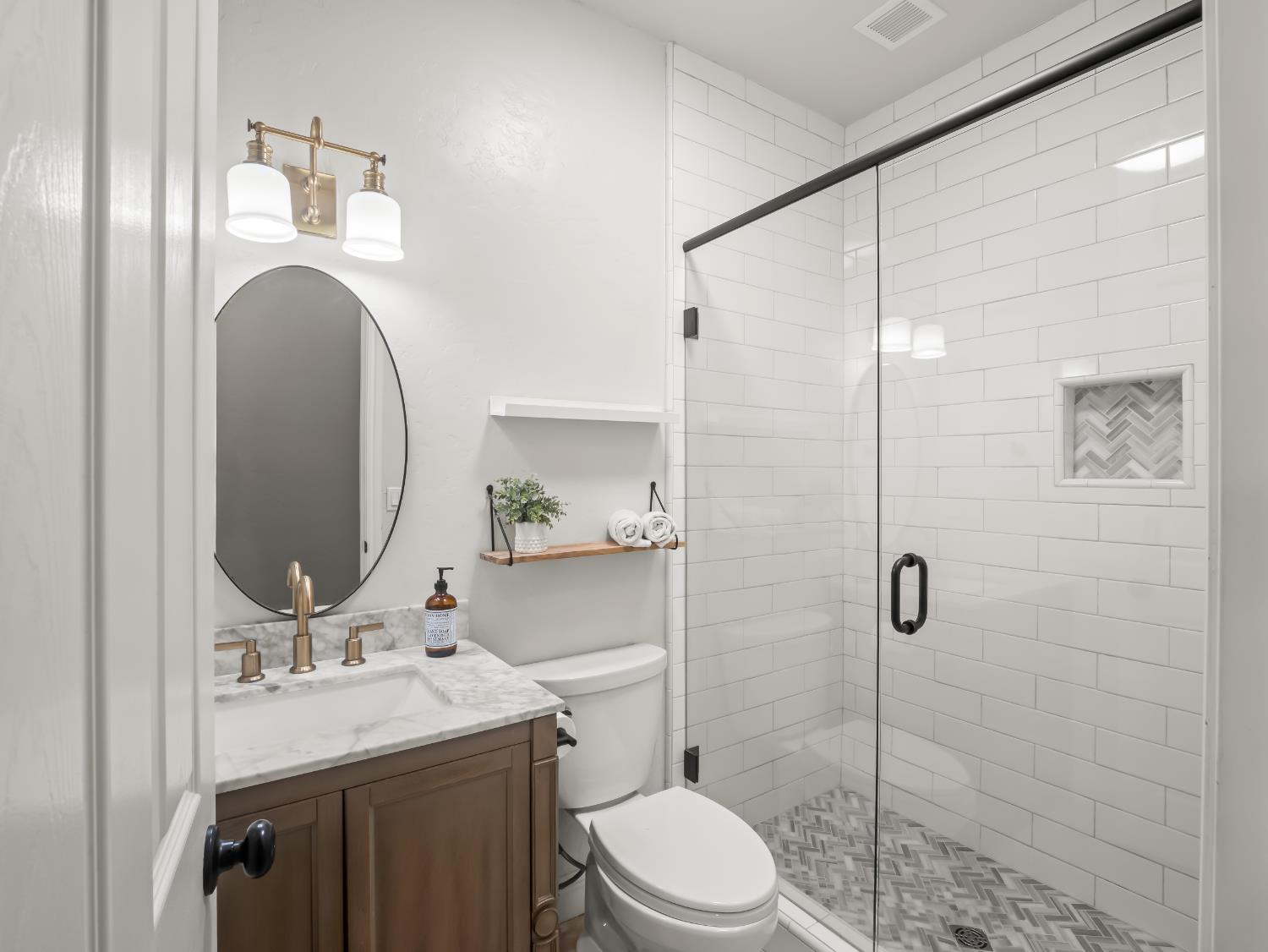 1970 N Langley, Clovis, CA 93619