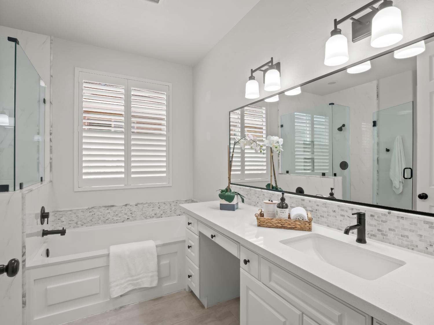1970 N Langley, Clovis, CA 93619