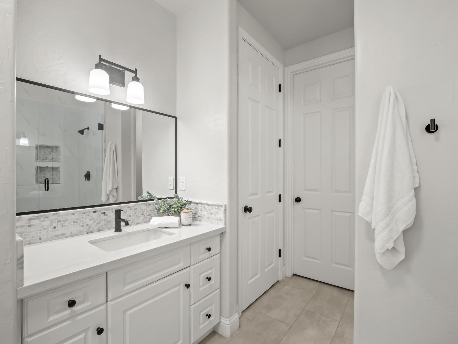1970 N Langley, Clovis, CA 93619