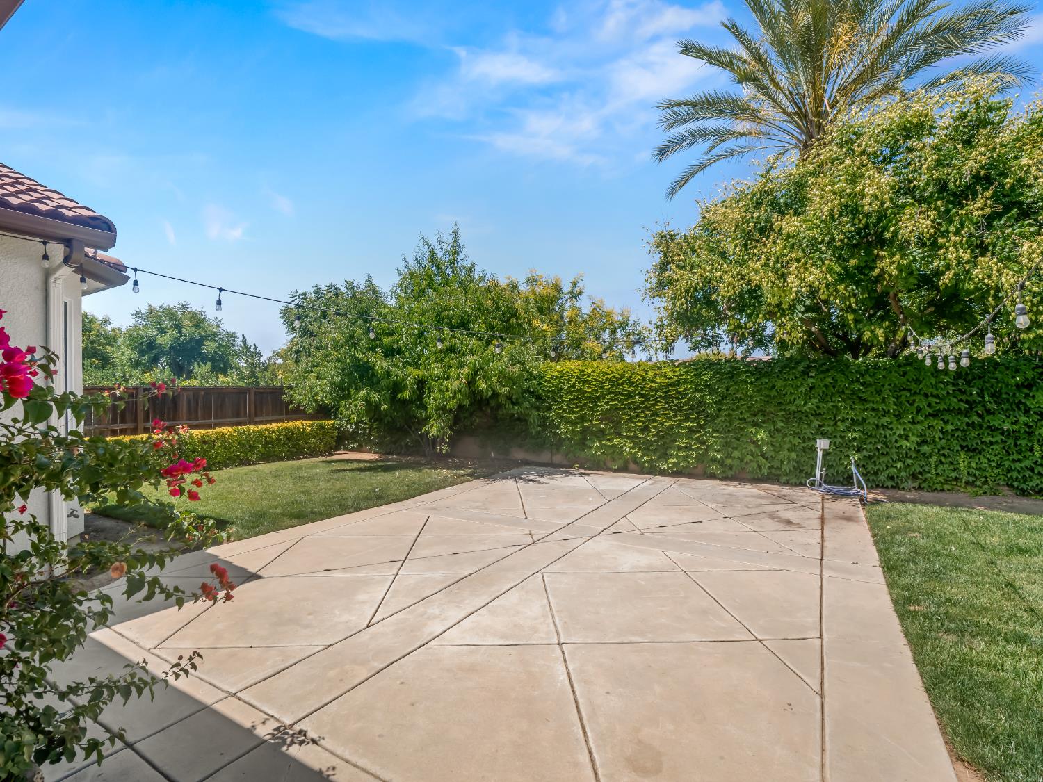 1970 N Langley, Clovis, CA 93619