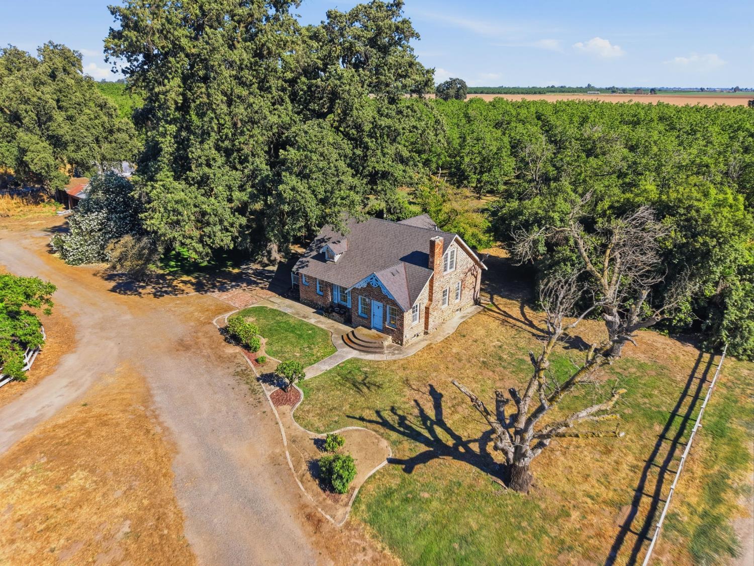 21530 Tiburico Ave, Laton, CA 93242