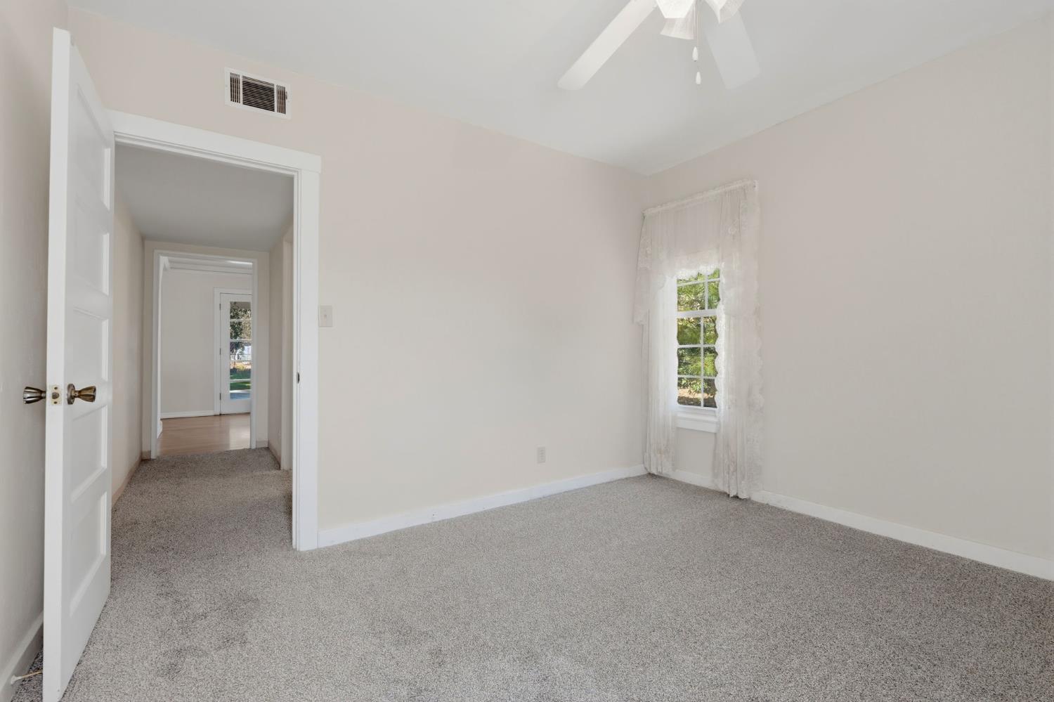 21530 Tiburico Ave, Laton, CA 93242