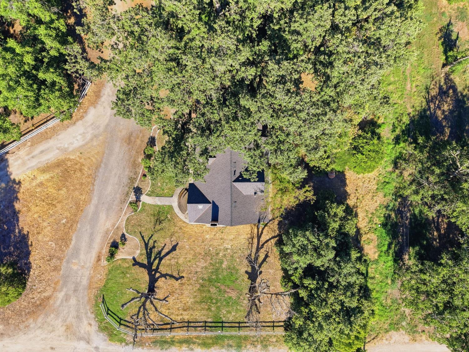 21530 Tiburico Ave, Laton, CA 93242