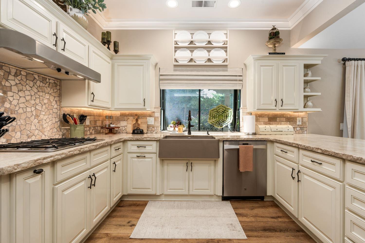 1978 Gibson Ave, Clovis, CA 93611