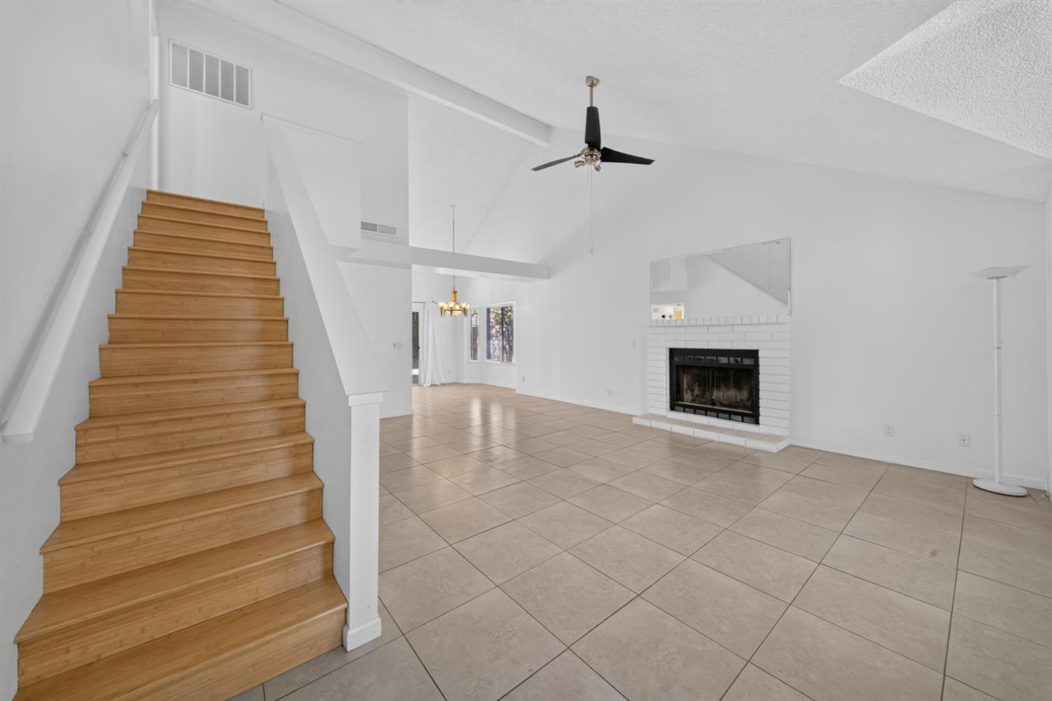 1813 E Shea Dr, Fresno, CA 93720