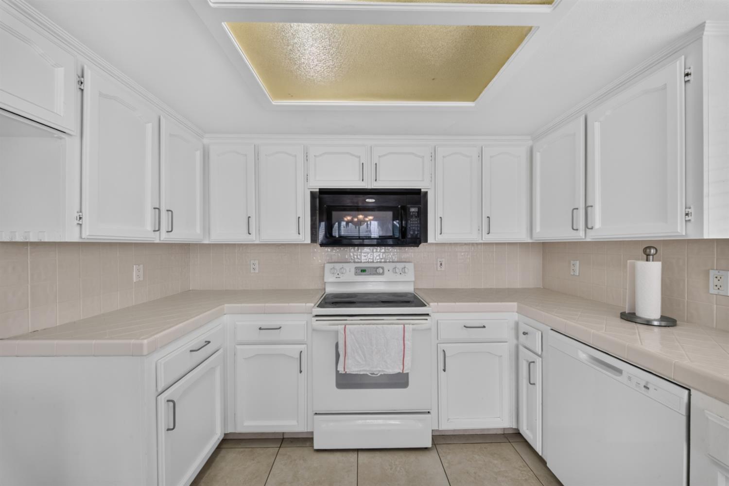 1813 E Shea Dr, Fresno, CA 93720