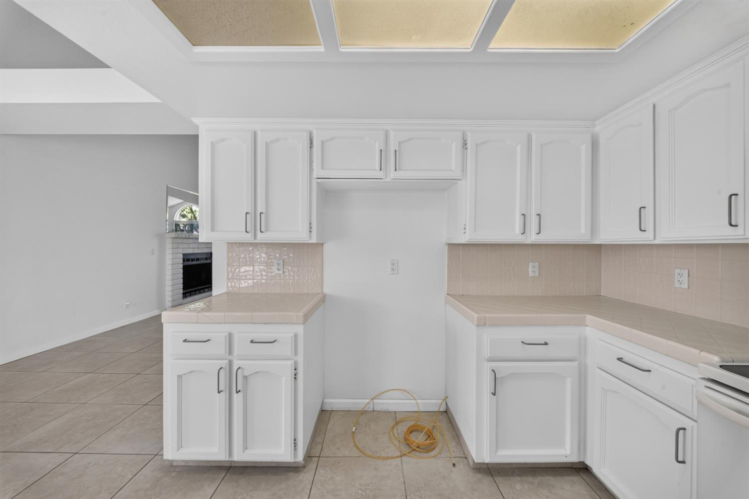 1813 E Shea Dr, Fresno, CA 93720
