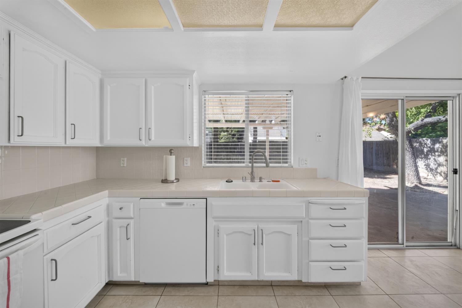 1813 E Shea Dr, Fresno, CA 93720