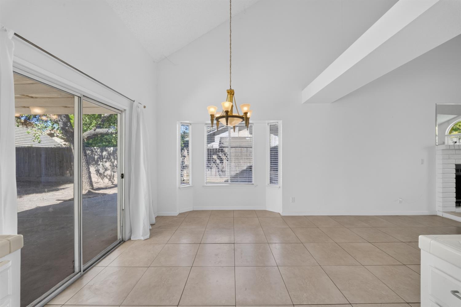 1813 E Shea Dr, Fresno, CA 93720