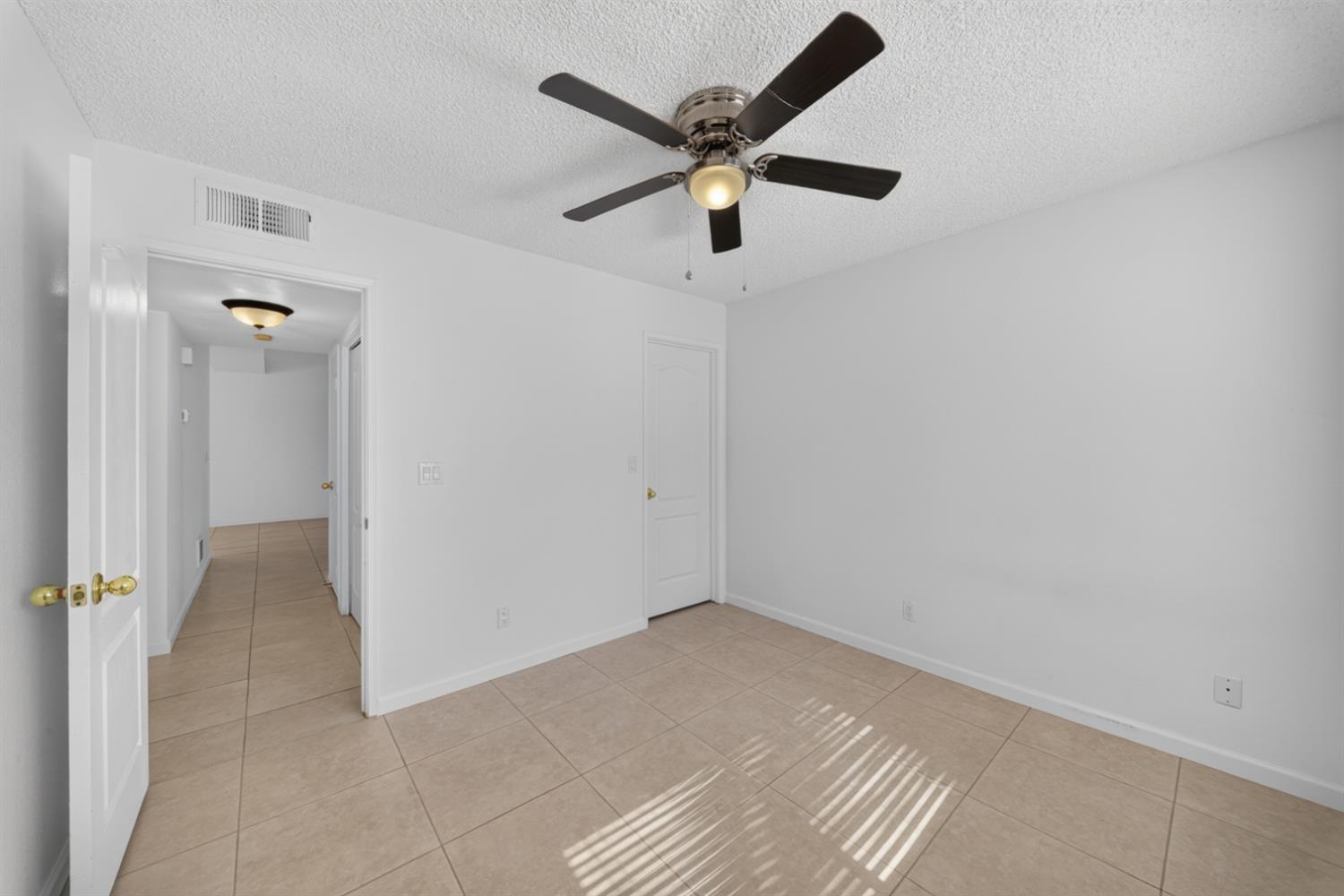 1813 E Shea Dr, Fresno, CA 93720