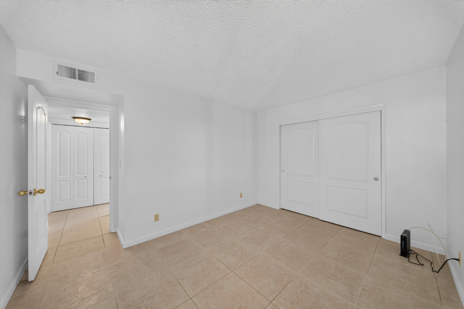 1813 E Shea Dr, Fresno, CA 93720