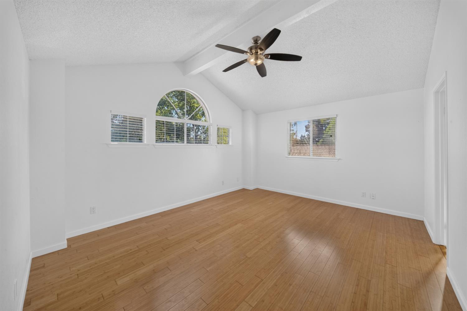 1813 E Shea Dr, Fresno, CA 93720