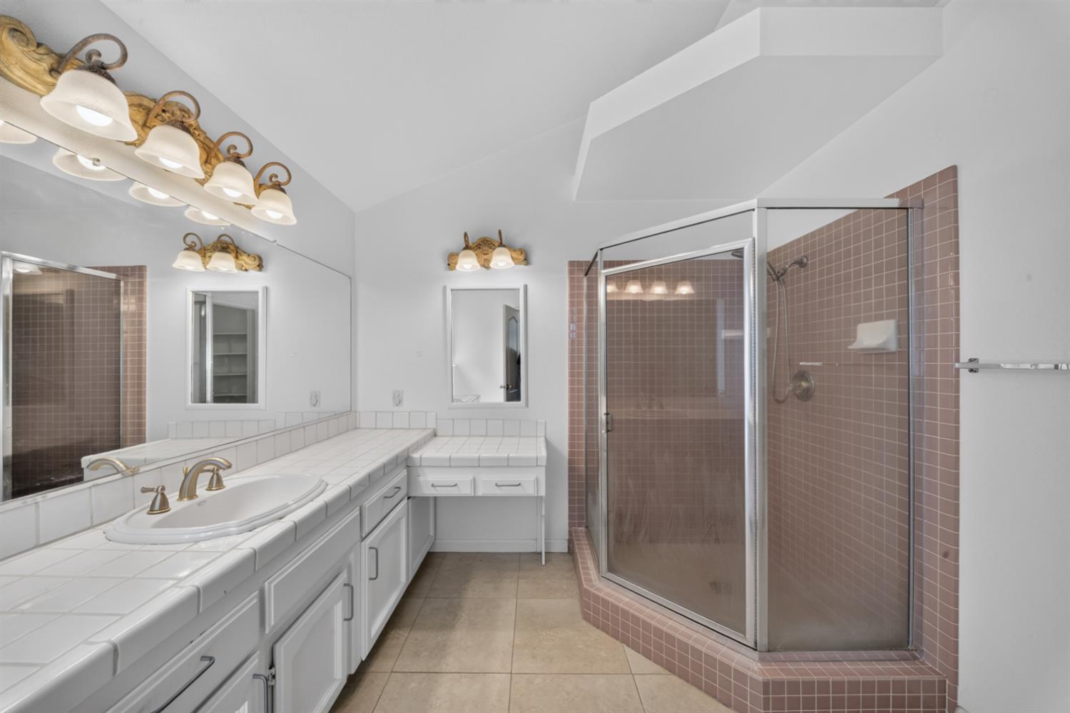 1813 E Shea Dr, Fresno, CA 93720