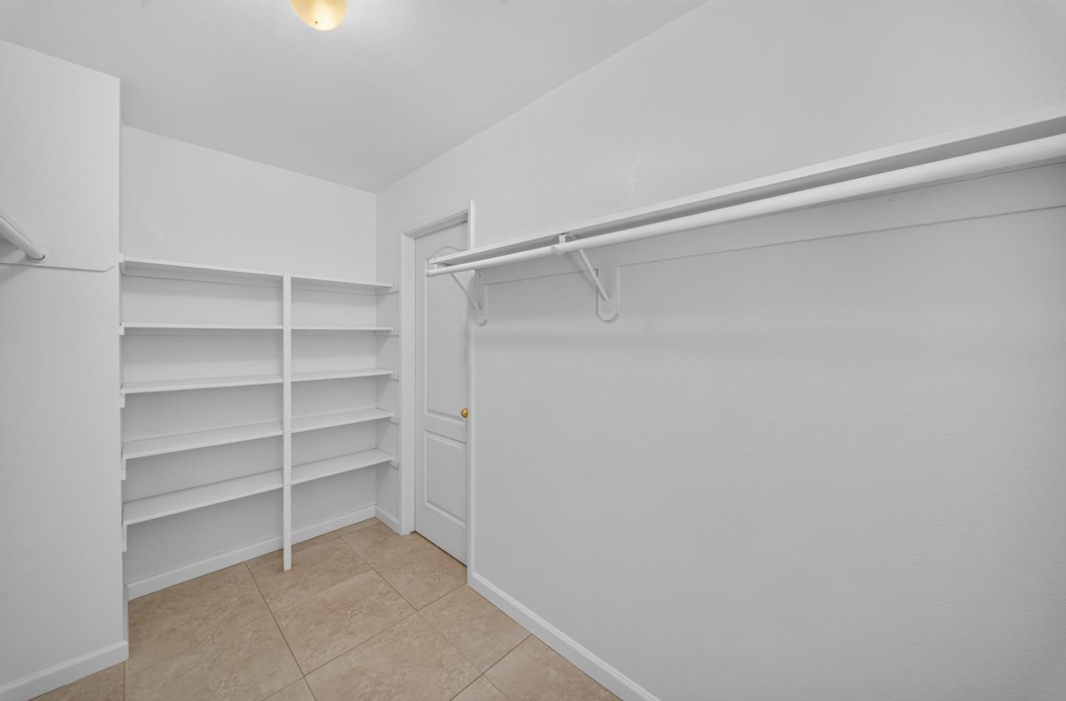 1813 E Shea Dr, Fresno, CA 93720