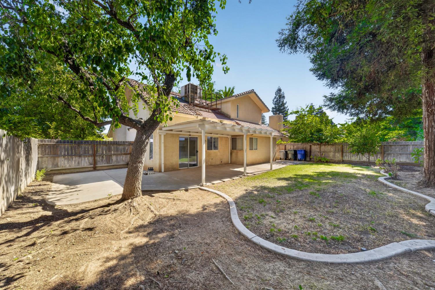 1813 E Shea Dr, Fresno, CA 93720