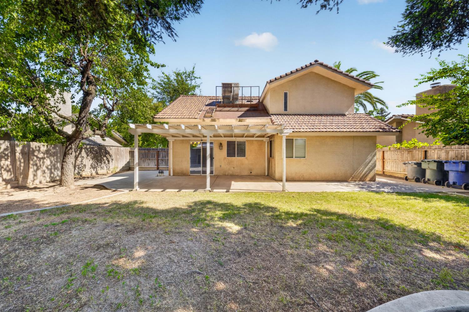 1813 E Shea Dr, Fresno, CA 93720